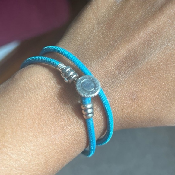 Double Wrap Turquoise Leather Bracelet silver clasp like new/ authentic verified - Picture 4 of 11